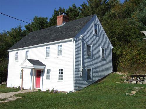 Front and east elevation, Eisenhauer House, Chester Basin, 2006.; Heritage Division, NS Dept. of Tourim, Culture and Heritage, 2006.
