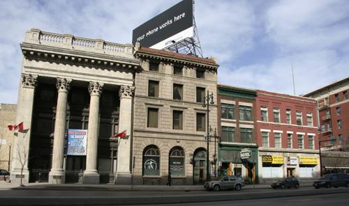 Contextual view, from the east, of the Royal Bank of Canada Building, Winnipeg, 2006; Historic Resources Branch, Manitoba Culture, Heritage, Tourism and Sport, 2006