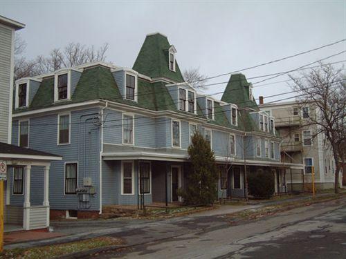 front elevation, Wallace Row House, Wolfville, NS, 2006; Heritage Division, NS Dept. of Tourism, Culture and Heritage, 2006