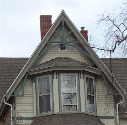 gable detail, Hill House, Wolfville, NS, 2006; Heritage Division, NS Dept. of Tourism, Culture and Heritage, 2006