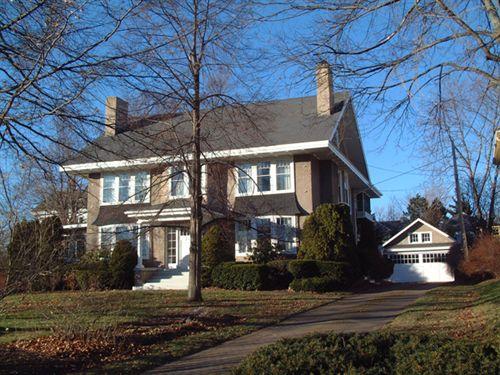 front elevation, Wright House, Wolfville, NS, 2006; Heritage Division, NS Dept. of Tourism, Culture and Heritage, 2006