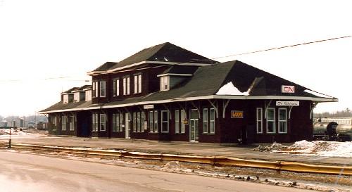Corner view of Canadian Pacific Railway Station, showing both the back and side façades.; Photographie Jacqueline hallé, 1991.