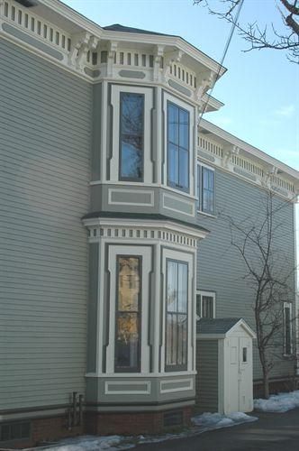 Bay window detail, Harris House, Annapolis Royal.; Heritage Division, NS Dept. of Tourism, Culture and Heritage, 2007.