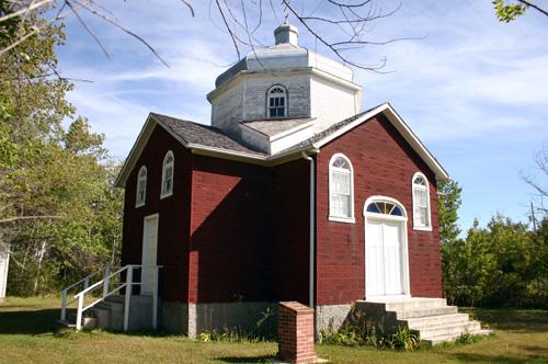 Primary elevations, from the southwest, of Holy Trinity Ukrainian Greek Orthodox Church, Poplarfield, 2006; Historic Resources Branch, Manitoba Culture, Heritage and Tourism, 2006