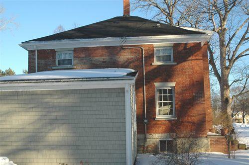 Side elevation of 712 St George Street.; Heritage Division, NS Dept. of Tourism, Culture and Heritage, 2007