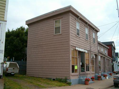 Front and south elevation, Manning Block, Parrsboro, NS, 2005.
; Heritage Division, NS Dept. of Tourism, Culture and Heritage, 2005.