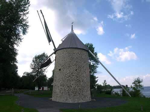 Moulin à vent de Pointe-du-Moulin; Ministère de la Culture et des Communications, Jean-François Rodrigue, 2004