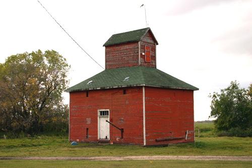 Primary elevations, from the northeast, of the Smith/Arthur Farm Elevator, Gladstone area, 2006; Historic Resources Branch, Manitoba Culture, Heritage, Tourism and Sport, 2006