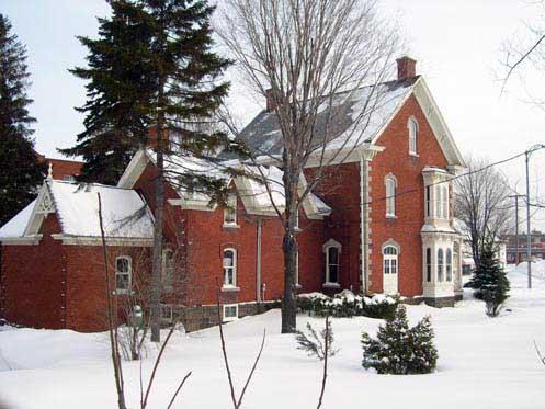 Maison et écurie William-Mitchell; Ministère de la Culture et des Communications, Jean-François Rodrigue, 2004