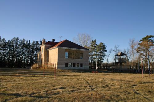 Contextual view, from the southeast, of Roseisle School, Roseisle, 2006; Historic Resources Branch, Manitoba Culture, Heritage and Tourism, 2006