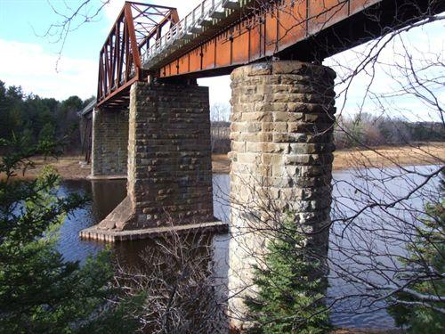 Bridge piers and plate truss, Wallace River Railway Swing Bridge, 2007.; Heritage Division, N.S. Dept. of Tourism, Culture and Heritage, 2007.