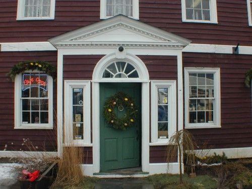 Front entrance, Adams-Ritchie House, Annapolis Royal, Nova Scotia, 2005.
; Heritage Division, NS Dept. of Tourism, Culture and Heritage, 2005.