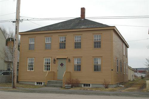 Front elevation of Bonnett House, Annapolis Royal, Nova Scotia, 2007.; Heritage Division, NS Dept. of Tourism, Culture and Heritage, 2007