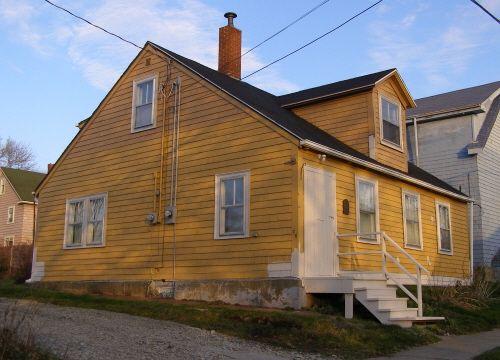 A southwest perspective of the Eldridge House, Yarmouth, NS, 2006; Heritage Division, NS Dept of Tourism, Culture & Heritage, 2006