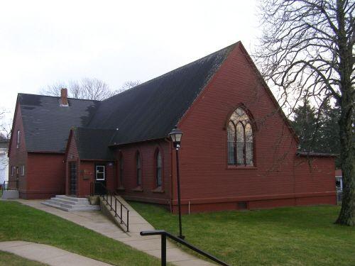 Northwest perspective of Holy Trinity Anglican Parish Hall, Yarmouth, NS, 2006.; Heritage Division, NS Dept. of Tourism, Culture & Heritage, 2006