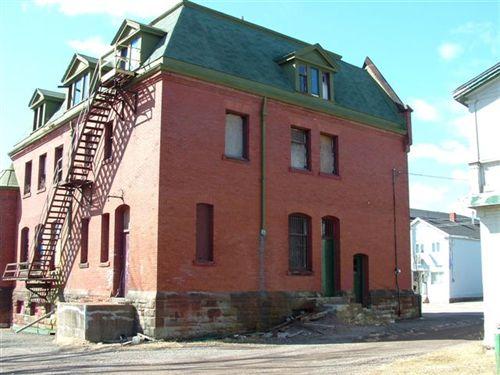 Old Post Office, Parrsboro, NS, side elevation, 2005.; Heritage Division, NS Dept. of Tourism, Culture and Heritage, 2005.