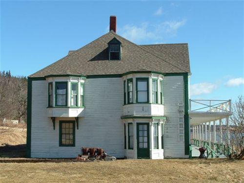 Ottawa House, Parrsboro, NS, side elevation, 2007; Heritage Division, NS Dept. of Tourism, Culture and Heritage, 2007.