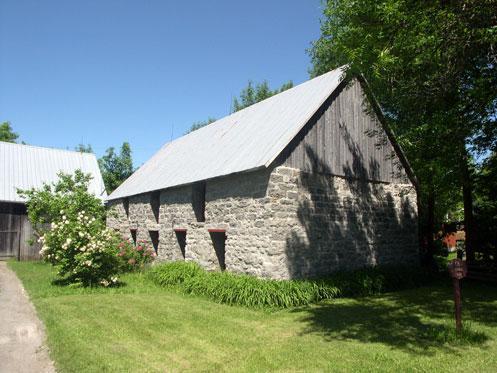 Étable de la ferme Joseph-Roy; Ministère de la Culture et des Communications, Jean-François Rodrigue, 2004