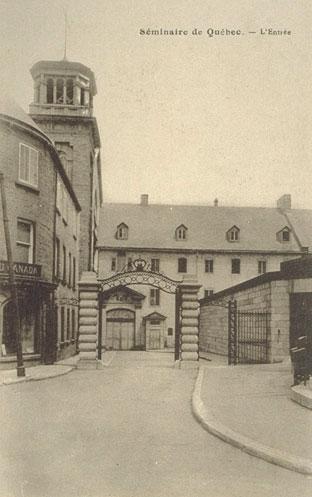 Séminaire de Québec - L'Entrée. Collection : BNQ, CP 3279; Bibliothèque et Archives nationales du Québec