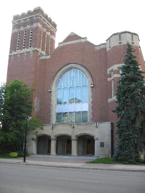 View from the east highlighting the main entranceway of Knox-Metropolitan United Church, 2006.; Clint Robertson, 2006.