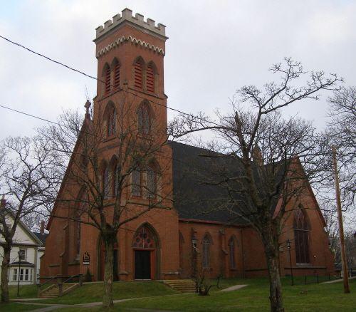 Southwest perspective of Holy Trinity Anglican Church, Yarmouth, Nova Scotia, 2006.; Heritage Division, NS Dept. of Tourism, Culture and Heritage, 2006