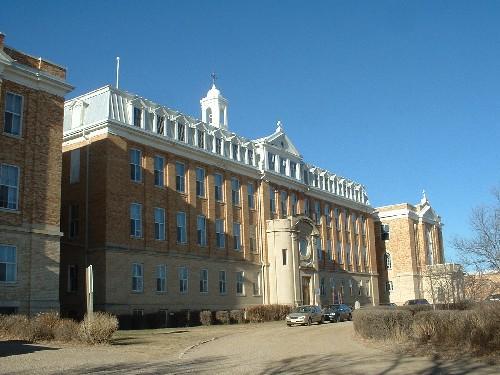Front facade of the Elementary School.; Government of Saskatchewan, Lisa Dale-Burnett, 2004.