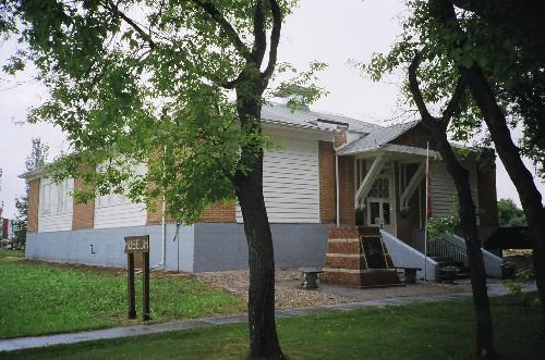 Front elevation of Dysart School showing the front entrance, 2006.; Ross Herrington, 2006.