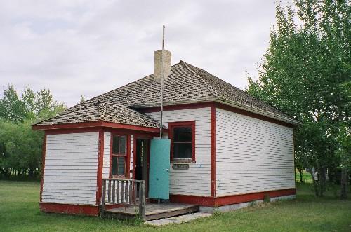 Front elevation of the Ravineside School showing its form and hip-roof, 2006; Ross Herrington, 2006