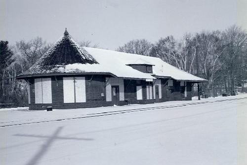 Corner view of Canadian Pacific Railway Station, showing both the rear and side façades, 1993.; Heritage Research Associates, M. Carter, 1993.