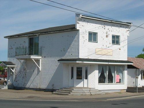 Store entrance - View of the side and front of the store; Town of Tracadie-Sheila