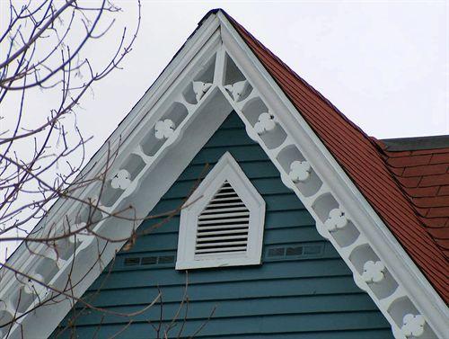 Bargeboard on rear gable, Henry Elliot House, Dartmouth, Nova Scotia, 2007.; HRM Planning and Development Services, Heritage Property Program, 2007.