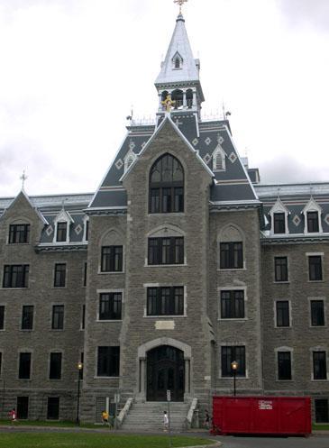 Détail de l'ancien séminaire de Sainte-Thérèse; Ministère de la Culture et des Communications, Jean-François Rodrigue, 2004