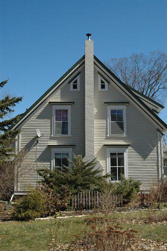 Side elevation of 518 St George Street, Annapolis Royal, Nova Scotia.; Heritage Division, NS Dept. of Tourism, Culture and Heritage, 2007