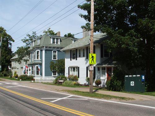 Streetscape of 454 St. George Street, Annapolis Royal, Nova Scotia, 2007.; Heritage Division, NS Dept. of Tourism, Culture and Heritage, 2007