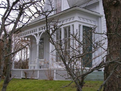 Detail of front porch of the Ensign Nickerson House, Yarmouth, NS, 2006.; Heritage Division, NS Dept. of Tourism, Culture and Heritage, 2006