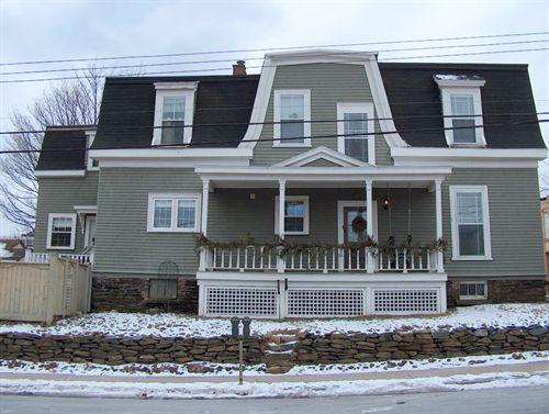 Charles A. Robson House, Dartmouth, Nova Scotia, 2007.; HRM Planning and Development Services, Heritage Property Program, 2007.