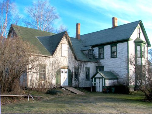 Image of the southwest corner of the Reid Stewart Home showing the first additon (left) and the last addition (circa 1900) on the right.; Restigouche Regional Museum, Dalhousie