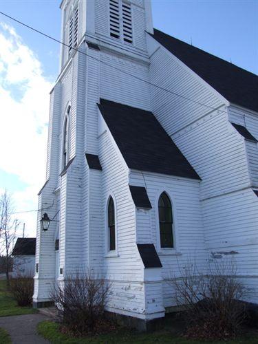 Front entrance, St. James United Church, Great Village, Nova Scotia, 2006.
; Heritage Division, NS Dept. of Tourism, Culture and heritage, 2006.