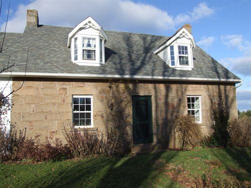 Front elevation, Stone House, Lower Gulf Shore, Nova Scotia, 2006.

; Heritage Division, NS Dept. of Tourism, Culture and Heritage, 2006.