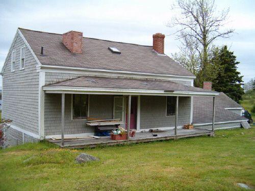Rear elevation, Sargent-Homer-Nodwell House, Barrington, Nova Scotia, 2004.
; Heritage Division, NS Dept. of Tourism, Culture and Heritage, 2004.