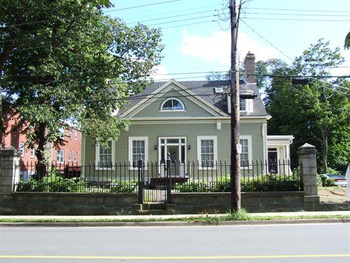 Front elevation, Thorndean, Inglis Street, Halifax, 2006.; Heritage Division, NS Dept. of Tourism, Culture and Heritage, 2006.