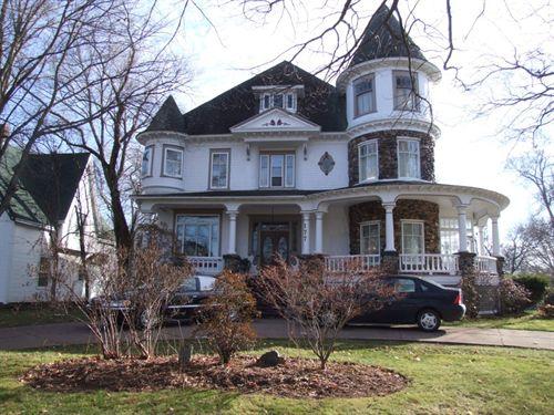 Front elevation, Victoria, Amherst, Nova Scotia, 2006.; Heritage Division, NS Dept. of Tourism, Culture and Heritage, 2006.