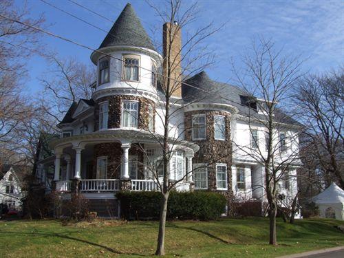 West elevation, Victoria, Amherst, Nova Scotia, 2006.
; Heritage Division, NS Dept. of Tourism, Culture and Heritage, 2006.
