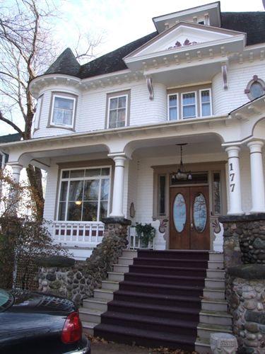 Front entrance, Victoria, Amherst, Nova Scotia, 2006.
; Heritage Division, NS Dept. of Tourism, Culture and Heritage, 2006.