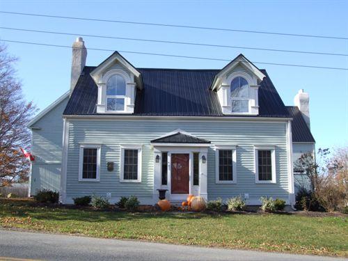 Front elevation, Borden House, Grand Pré, Nova Scotia, 2006.; Heritage Division, NS Dept. of Tourism, Culture and Heritage, 2006.