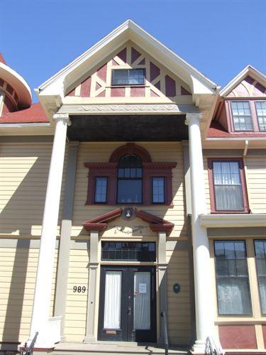 Front entrance, George Wright House, Halifax, Nova Scotia, 2007.
; Heritage Division, NS Dept. of Tourism, Culture and Heritage, 2007.