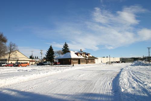 Contextual view, from the southwest, of the Minnedosa Canadian Pacific Railway Station, Minnedosa, 2006; Historic Resources Branch, Manitoba Culture, Heritage and Tourism, 2006