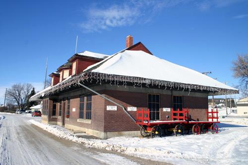 Secondary elevations, from the east, of the Minnedosa Canadian Pacific Railway Station, Minnedosa, 2006; Historic Resources Branch, Manitoba Culture, Heritage and Tourism, 2006