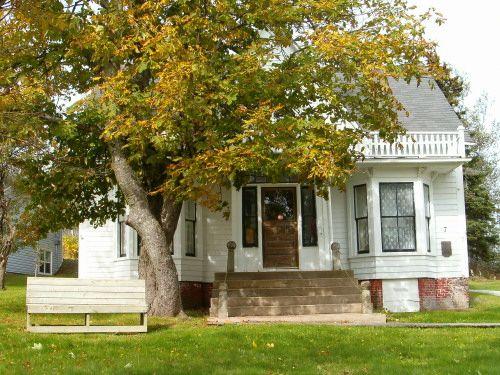 Front elevation, MacAskill House, St. Peter's Nova Scotia, 2004.; Heritage Division, NS Dept. of Tourism, Culture and Heritage, 2004.
