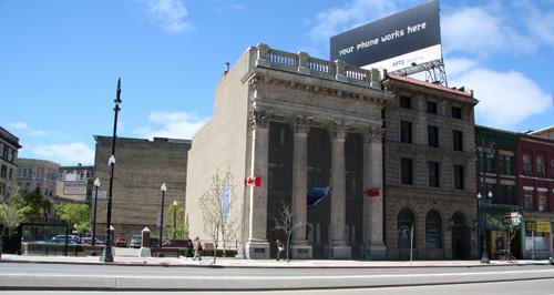 Contextual view, from the southeast, of the Bank of Toronto, Winnipeg, 2006; Historic Resources Branch, Manitoba Culture, Heritage, Tourism and Sport, 2006
